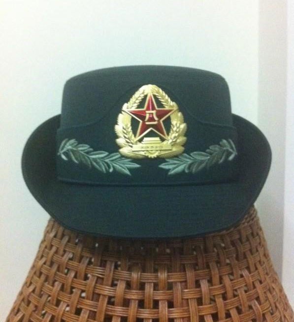 解放军这80年来更换的军帽:哪一款你最喜欢?(转)