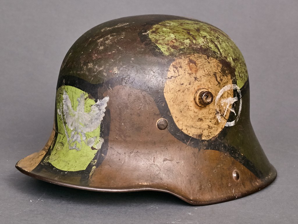 它是世界上最帅的钢盔一起看看二战时期的德军钢盔吧