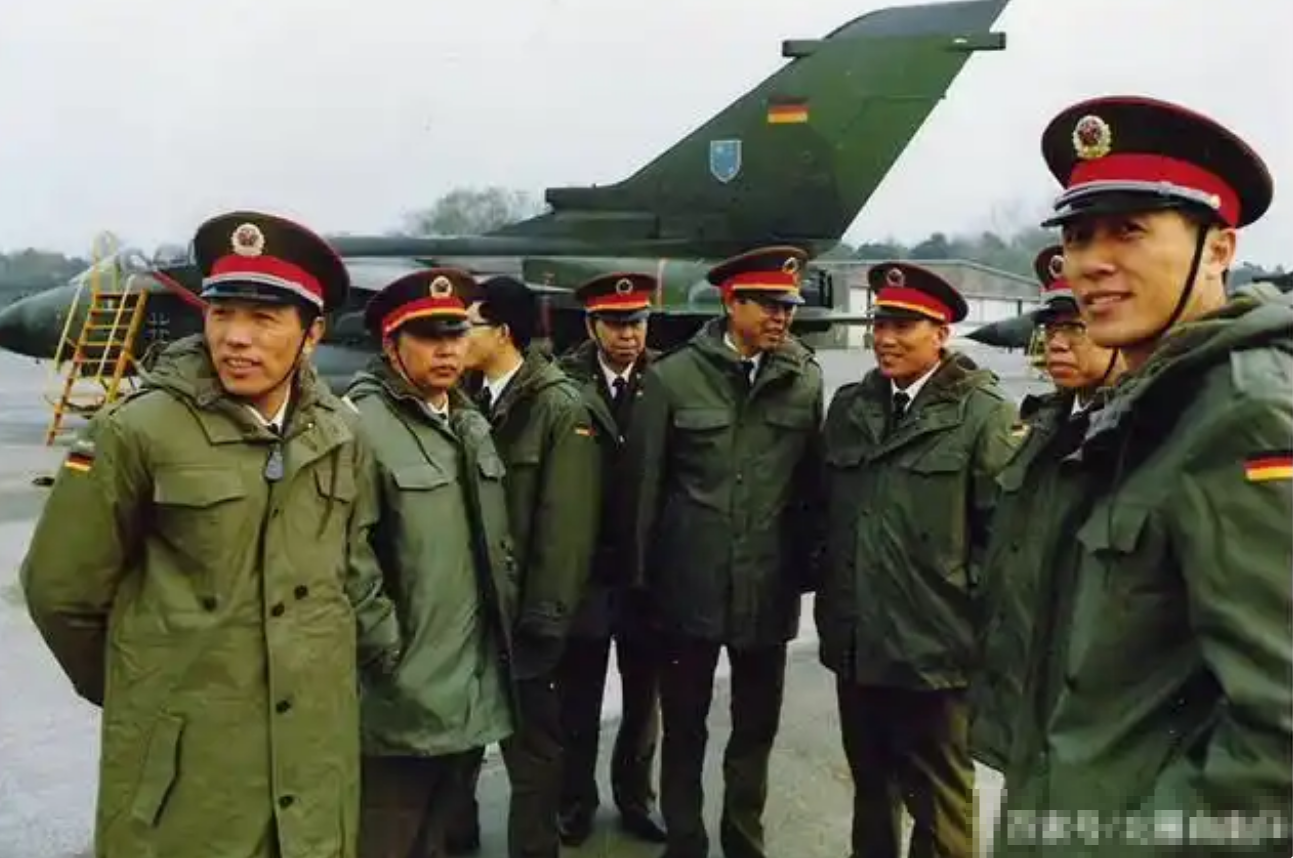 西德驼绒大衣.png
